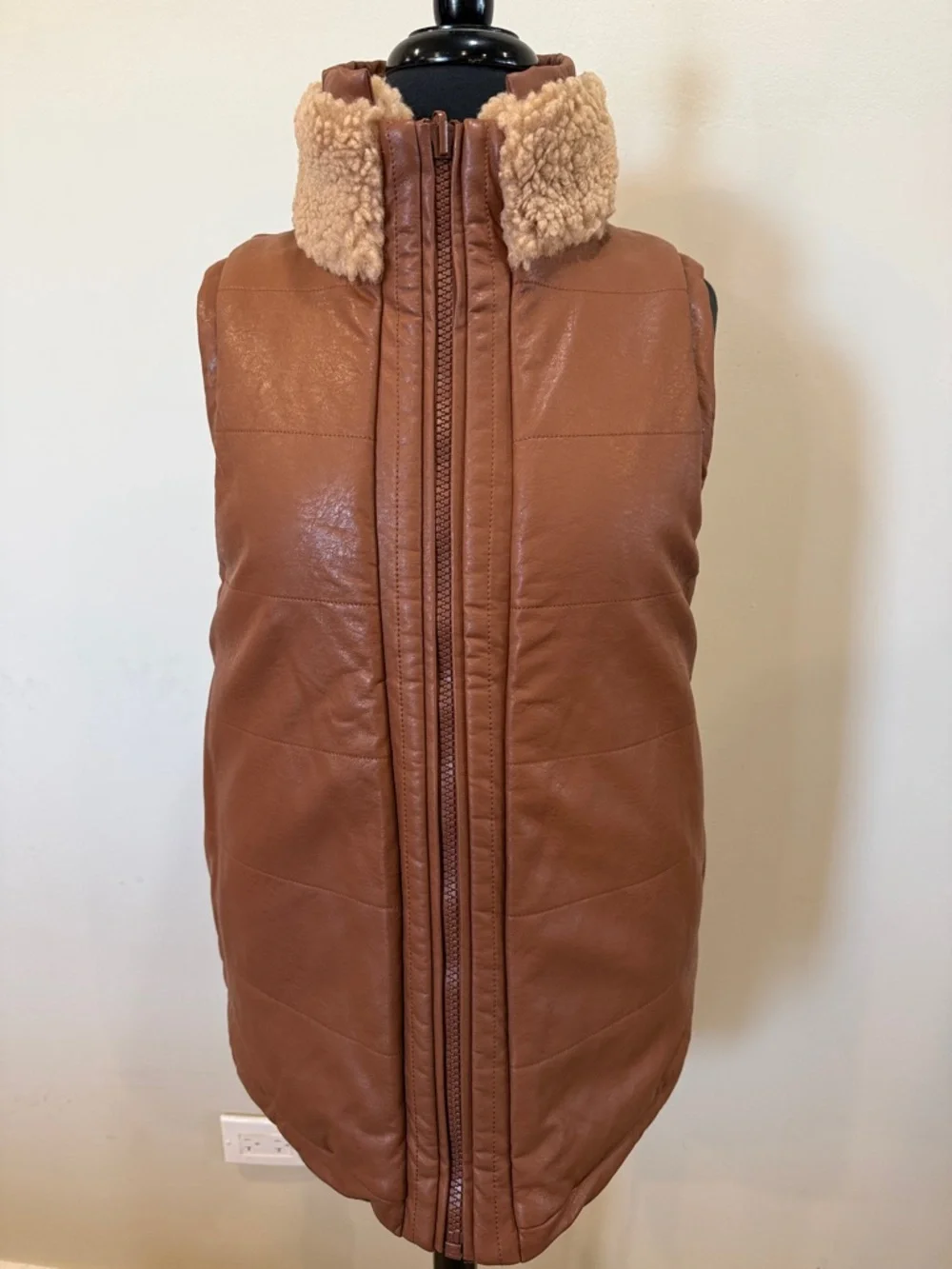 Tuckernuck camel leather and shearling reversible Beckham vest - Picture 11 of 11